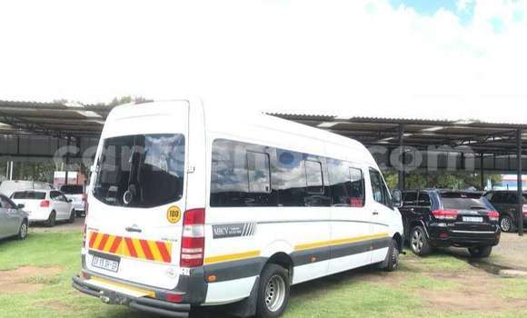 Buy Used Mercedes‒Benz S–Class White Car in Ngomane in Lubombo District Buy Used Mercedes‒Benz S–Class White Car in Ngomane in Lubombo District