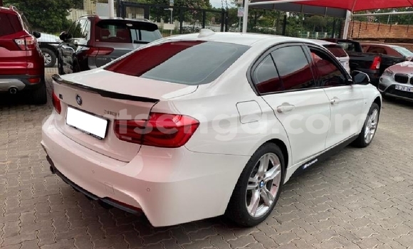 Nunua Ilio tumika BMW 3–Series White Gari ndani ya Big Bend nchini Lubombo Nunua Ilio tumika BMW 3–Series White Gari ndani ya Big Bend nchini Lubombo