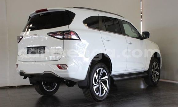 Buy Used Isuzu MU-X White Car in Big Bend in Lubombo Buy Used Isuzu MU-X White Car in Big Bend in Lubombo