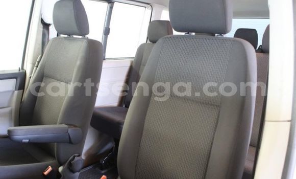 Nunua Ilio tumika Volkswagen Multivan White Gari ndani ya Big Bend nchini Lubombo Nunua Ilio tumika Volkswagen Multivan White Gari ndani ya Big Bend nchini Lubombo