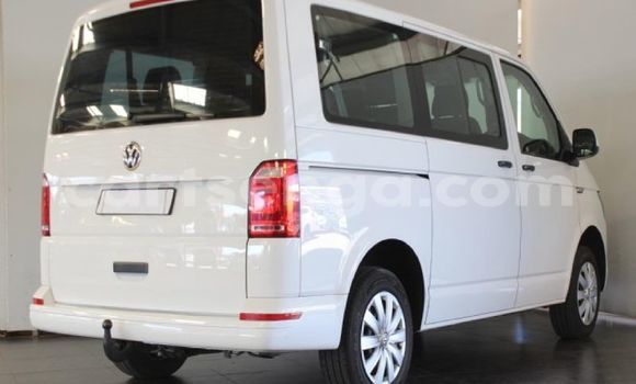 Nunua Ilio tumika Volkswagen Multivan White Gari ndani ya Big Bend nchini Lubombo Nunua Ilio tumika Volkswagen Multivan White Gari ndani ya Big Bend nchini Lubombo