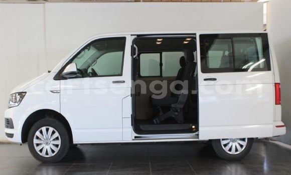 Nunua Ilio tumika Volkswagen Multivan White Gari ndani ya Big Bend nchini Lubombo Nunua Ilio tumika Volkswagen Multivan White Gari ndani ya Big Bend nchini Lubombo
