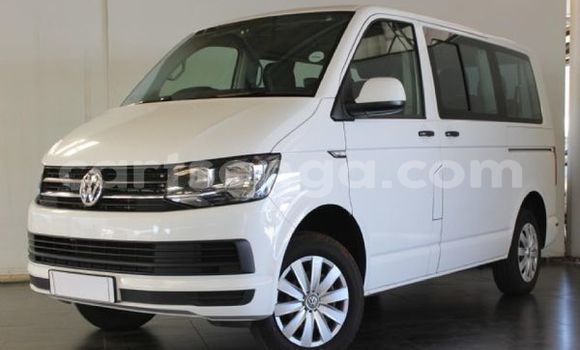 Nunua Ilio tumika Volkswagen Multivan White Gari ndani ya Big Bend nchini Lubombo Nunua Ilio tumika Volkswagen Multivan White Gari ndani ya Big Bend nchini Lubombo