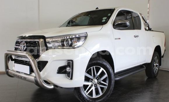 Nunua Ilio tumika Toyota Hilux White Gari ndani ya Big Bend nchini Wilaya ya Lubombo