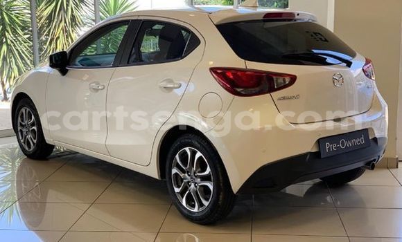 Nunua Ilio tumika Mazda 2 White Gari ndani ya Ezulwini nchini Hhohho Nunua Ilio tumika Mazda 2 White Gari ndani ya Ezulwini nchini Hhohho