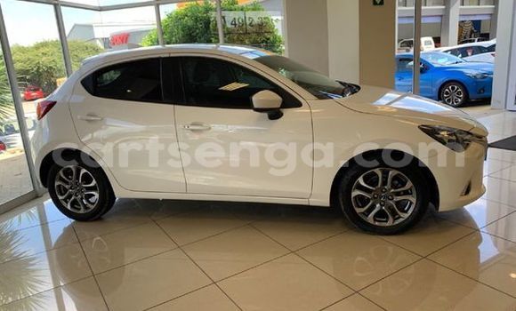 Nunua Ilio tumika Mazda 2 White Gari ndani ya Ezulwini nchini Hhohho Nunua Ilio tumika Mazda 2 White Gari ndani ya Ezulwini nchini Hhohho