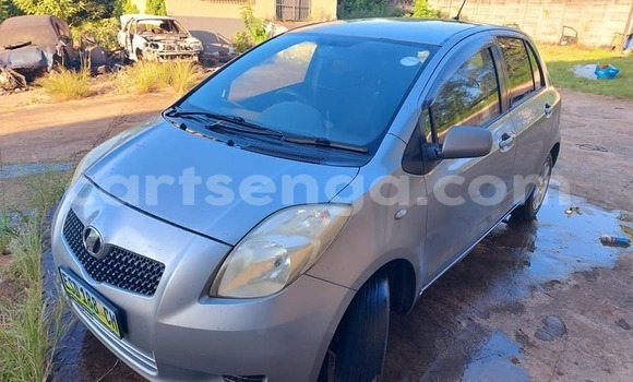Nunua Ilio tumika Toyota Vitz Blue Gari ndani ya Manzini nchini Manzini