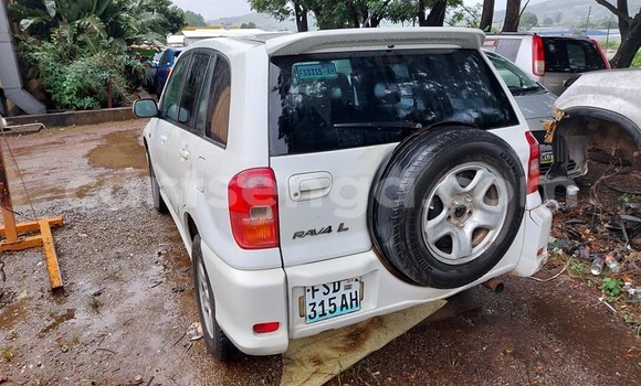 Nunua Ilio tumika Toyota RAV4 White Gari ndani ya Manzini nchini Manzini Nunua Ilio tumika Toyota RAV4 White Gari ndani ya Manzini nchini Manzini