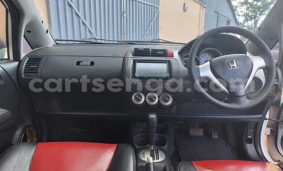 Nunua Ilio tumika Honda FIT White Gari ndani ya Manzini nchini Manzini Nunua Ilio tumika Honda FIT White Gari ndani ya Manzini nchini Manzini