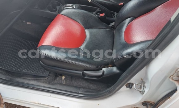 Nunua Ilio tumika Honda FIT White Gari ndani ya Manzini nchini Manzini Nunua Ilio tumika Honda FIT White Gari ndani ya Manzini nchini Manzini