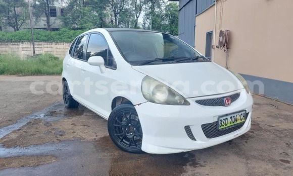 Nunua Ilio tumika Honda FIT White Gari ndani ya Manzini nchini Manzini Nunua Ilio tumika Honda FIT White Gari ndani ya Manzini nchini Manzini