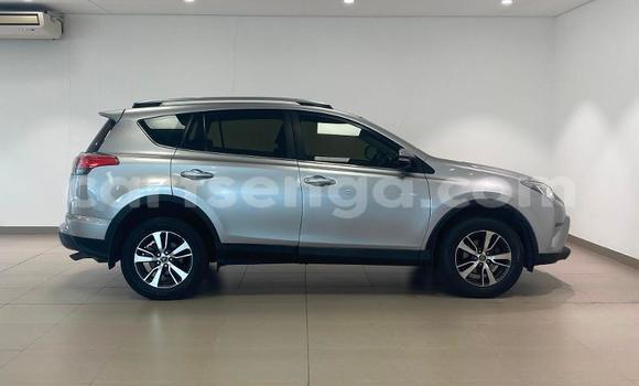 Nunua Ilio tumika Toyota RAV4 Silver Gari ndani ya Manzini nchini Manzini Nunua Ilio tumika Toyota RAV4 Silver Gari ndani ya Manzini nchini Manzini