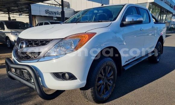 Nunua Ilio tumika Mazda BT-50 White Gari ndani ya Ezulwini nchini Hhohho Nunua Ilio tumika Mazda BT-50 White Gari ndani ya Ezulwini nchini Hhohho