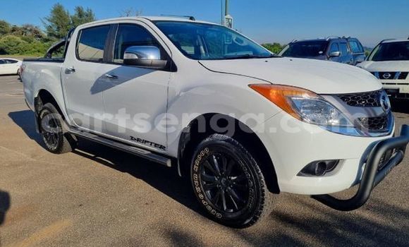 Nunua Ilio tumika Mazda BT-50 White Gari ndani ya Ezulwini nchini Hhohho Nunua Ilio tumika Mazda BT-50 White Gari ndani ya Ezulwini nchini Hhohho