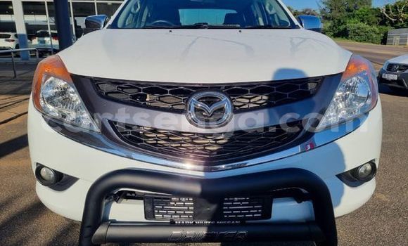 Nunua Ilio tumika Mazda BT-50 White Gari ndani ya Ezulwini nchini Hhohho Nunua Ilio tumika Mazda BT-50 White Gari ndani ya Ezulwini nchini Hhohho