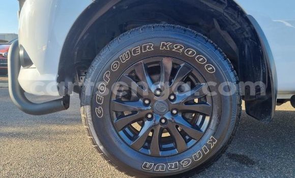 Nunua Ilio tumika Mazda BT-50 White Gari ndani ya Ezulwini nchini Hhohho Nunua Ilio tumika Mazda BT-50 White Gari ndani ya Ezulwini nchini Hhohho