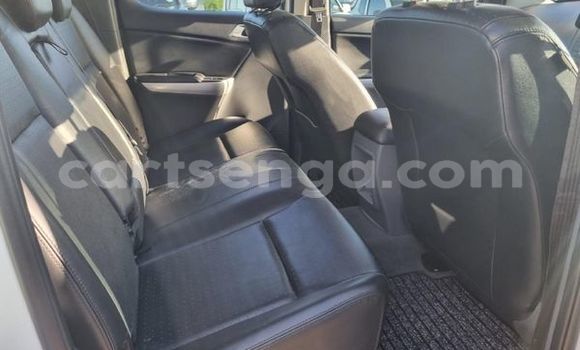 Nunua Ilio tumika Mazda BT-50 White Gari ndani ya Ezulwini nchini Hhohho Nunua Ilio tumika Mazda BT-50 White Gari ndani ya Ezulwini nchini Hhohho