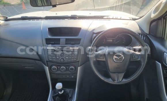Nunua Ilio tumika Mazda BT-50 White Gari ndani ya Ezulwini nchini Hhohho Nunua Ilio tumika Mazda BT-50 White Gari ndani ya Ezulwini nchini Hhohho
