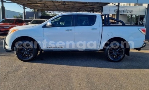 Nunua Ilio tumika Mazda BT-50 White Gari ndani ya Ezulwini nchini Hhohho Nunua Ilio tumika Mazda BT-50 White Gari ndani ya Ezulwini nchini Hhohho