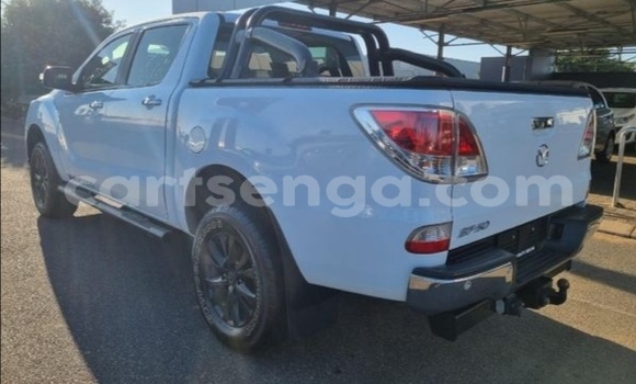 Nunua Ilio tumika Mazda BT-50 White Gari ndani ya Ezulwini nchini Hhohho Nunua Ilio tumika Mazda BT-50 White Gari ndani ya Ezulwini nchini Hhohho