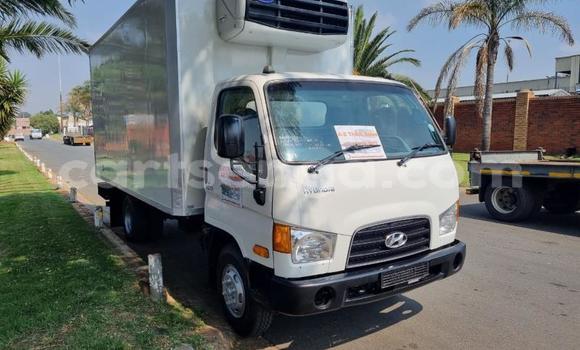 Acheter Occasion Voiture Hyundai H200 Blanc à Ezulwini, Hhohho Acheter Occasion Voiture Hyundai H200 Blanc à Ezulwini, Hhohho