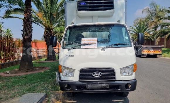 Acheter Occasion Voiture Hyundai H200 Blanc à Ezulwini, Hhohho Acheter Occasion Voiture Hyundai H200 Blanc à Ezulwini, Hhohho