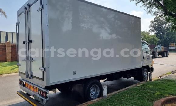 Acheter Occasion Voiture Hyundai H200 Blanc à Ezulwini, Hhohho Acheter Occasion Voiture Hyundai H200 Blanc à Ezulwini, Hhohho