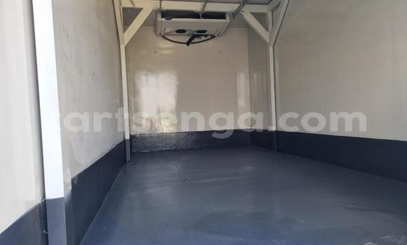 Acheter Occasion Voiture Hyundai H200 Blanc à Ezulwini, Hhohho Acheter Occasion Voiture Hyundai H200 Blanc à Ezulwini, Hhohho