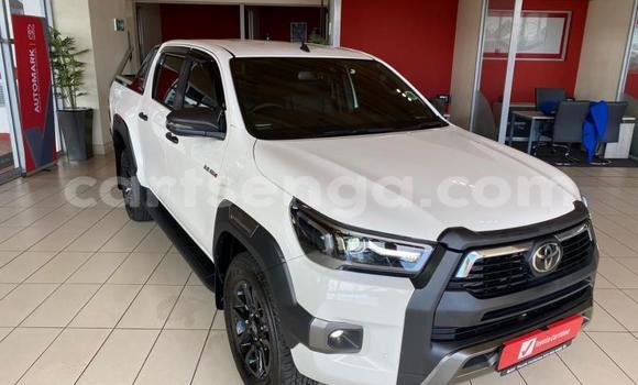 Buy Used Toyota Hilux White Car in Ezulwini in Hhohho Buy Used Toyota Hilux White Car in Ezulwini in Hhohho