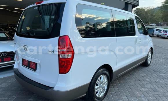 Buy Used Hyundai H1 White Car in Ezulwini in Hhohho Buy Used Hyundai H1 White Car in Ezulwini in Hhohho