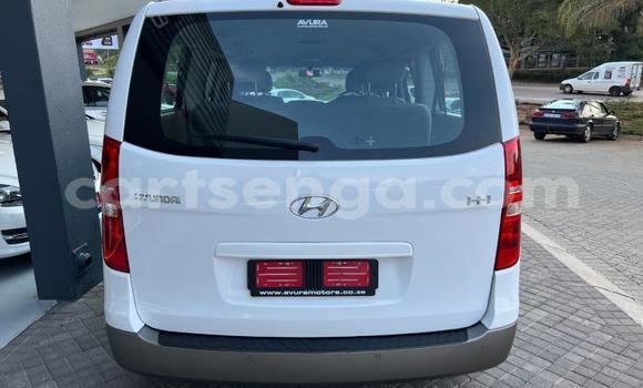 Buy Used Hyundai H1 White Car in Ezulwini in Hhohho Buy Used Hyundai H1 White Car in Ezulwini in Hhohho