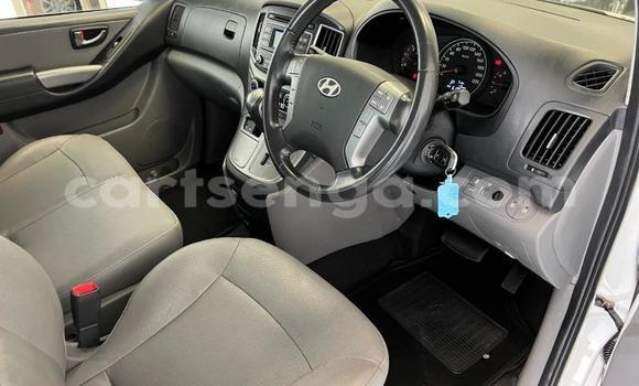 Buy Used Hyundai H1 White Car in Ezulwini in Hhohho Buy Used Hyundai H1 White Car in Ezulwini in Hhohho