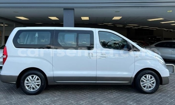 Buy Used Hyundai H1 White Car in Ezulwini in Hhohho Buy Used Hyundai H1 White Car in Ezulwini in Hhohho