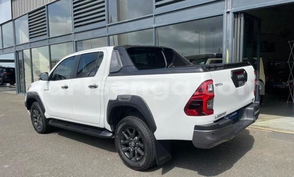 Buy Used Toyota Hilux White Car in Ezulwini in Hhohho Buy Used Toyota Hilux White Car in Ezulwini in Hhohho