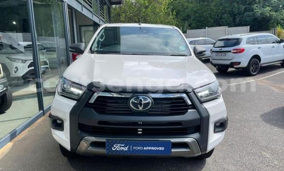 Buy Used Toyota Hilux White Car in Ezulwini in Hhohho Buy Used Toyota Hilux White Car in Ezulwini in Hhohho