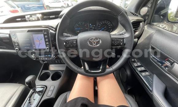 Buy Used Toyota Hilux White Car in Ezulwini in Hhohho Buy Used Toyota Hilux White Car in Ezulwini in Hhohho