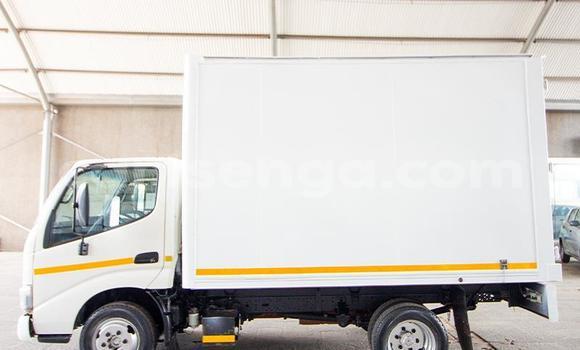 Nunua Ilio tumika Toyota Dyna White Gari ndani ya Ezulwini nchini Hhohho Nunua Ilio tumika Toyota Dyna White Gari ndani ya Ezulwini nchini Hhohho