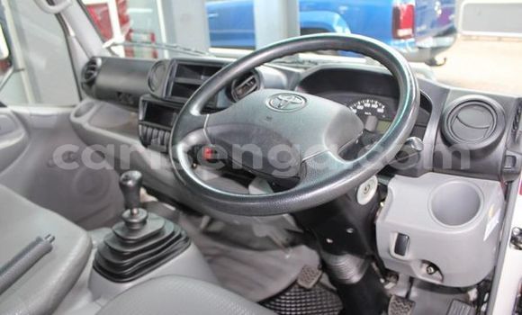 Nunua Ilio tumika Toyota Dyna White Gari ndani ya Ezulwini nchini Hhohho Nunua Ilio tumika Toyota Dyna White Gari ndani ya Ezulwini nchini Hhohho