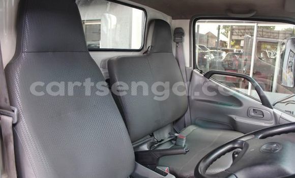 Nunua Ilio tumika Toyota Dyna White Gari ndani ya Ezulwini nchini Hhohho Nunua Ilio tumika Toyota Dyna White Gari ndani ya Ezulwini nchini Hhohho