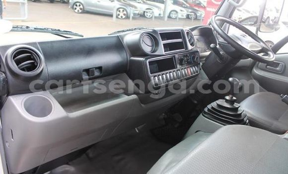 Nunua Ilio tumika Toyota Dyna White Gari ndani ya Ezulwini nchini Hhohho Nunua Ilio tumika Toyota Dyna White Gari ndani ya Ezulwini nchini Hhohho