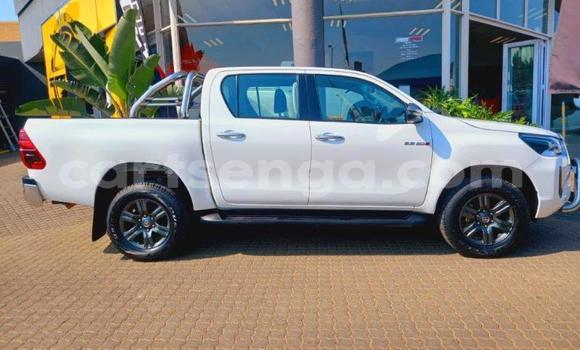 Nunua Ilio tumika Toyota Hilux White Gari ndani ya Ezulwini nchini Hhohho Nunua Ilio tumika Toyota Hilux White Gari ndani ya Ezulwini nchini Hhohho