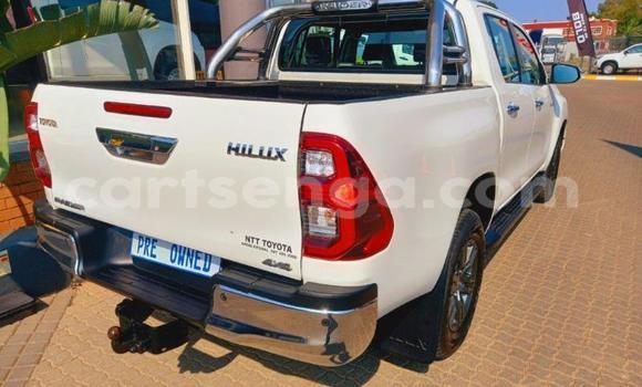 Nunua Ilio tumika Toyota Hilux White Gari ndani ya Ezulwini nchini Hhohho Nunua Ilio tumika Toyota Hilux White Gari ndani ya Ezulwini nchini Hhohho