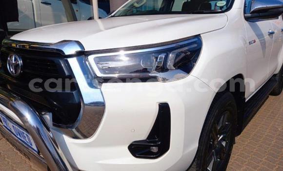 Nunua Ilio tumika Toyota Hilux White Gari ndani ya Ezulwini nchini Hhohho Nunua Ilio tumika Toyota Hilux White Gari ndani ya Ezulwini nchini Hhohho