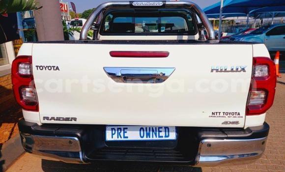 Nunua Ilio tumika Toyota Hilux White Gari ndani ya Ezulwini nchini Hhohho Nunua Ilio tumika Toyota Hilux White Gari ndani ya Ezulwini nchini Hhohho