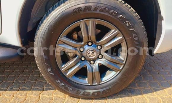 Nunua Ilio tumika Toyota Hilux White Gari ndani ya Ezulwini nchini Hhohho Nunua Ilio tumika Toyota Hilux White Gari ndani ya Ezulwini nchini Hhohho