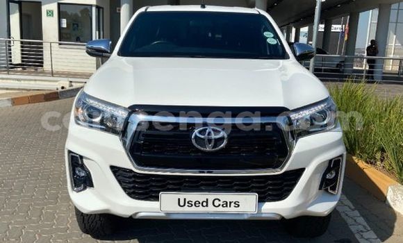 Nunua Ilio tumika Toyota Hilux White Gari ndani ya Ezulwini nchini Hhohho Nunua Ilio tumika Toyota Hilux White Gari ndani ya Ezulwini nchini Hhohho