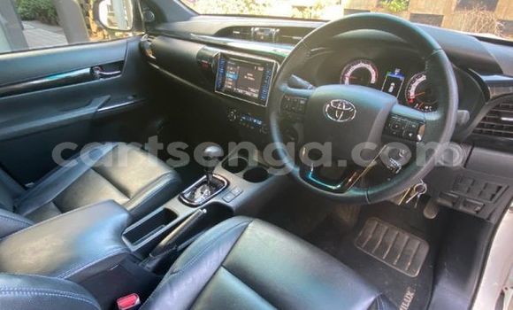 Nunua Ilio tumika Toyota Hilux White Gari ndani ya Ezulwini nchini Hhohho Nunua Ilio tumika Toyota Hilux White Gari ndani ya Ezulwini nchini Hhohho