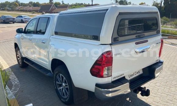 Nunua Ilio tumika Toyota Hilux White Gari ndani ya Ezulwini nchini Hhohho Nunua Ilio tumika Toyota Hilux White Gari ndani ya Ezulwini nchini Hhohho