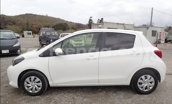 Nunua Ilio tumika Toyota Vitz White Gari ndani ya Ezulwini nchini Hhohho Nunua Ilio tumika Toyota Vitz White Gari ndani ya Ezulwini nchini Hhohho