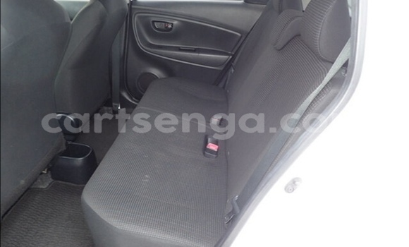 Nunua Ilio tumika Toyota Vitz White Gari ndani ya Ezulwini nchini Hhohho Nunua Ilio tumika Toyota Vitz White Gari ndani ya Ezulwini nchini Hhohho